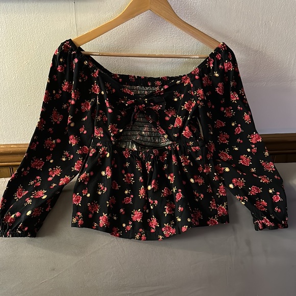 Floral top - Picture 2 of 3